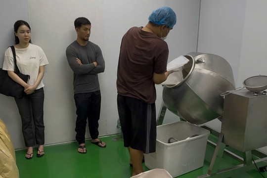 TP.HCM: Triệt phá đường dây sản xuất thực phẩm giảm cân Emo’s chứa chất cấm Sibutramine