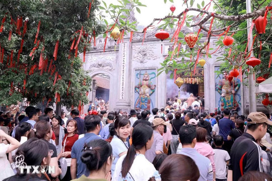 Phú Thọ: "Biển người" dâng hương Giỗ Tổ Hùng Vương tại Đền Hùng