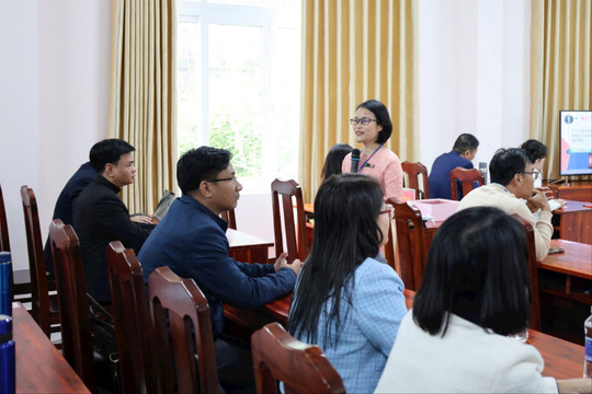 Ðưa tinh thần Nghị quyết Ðại hội XIV của Ðảng vào giảng dạy lý luận chính trị