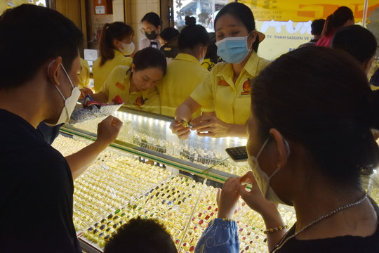 Cập nhật giá vàng hôm nay trưa 27/4/2026: Vàng miếng, nhẫn BTMC, BTMH, DOJI, Phú Quý và vàng thế giới