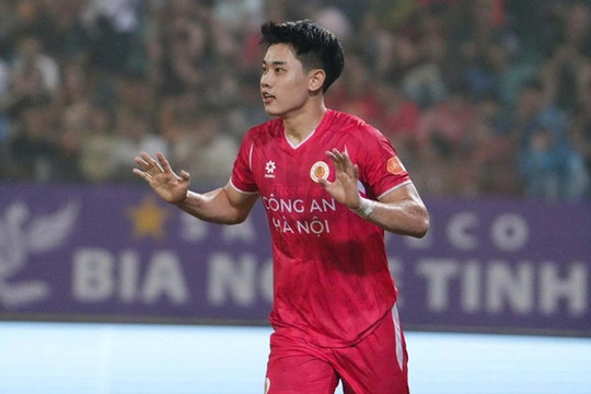 Nguyễn Đình Bắc lập hat-trick lịch sử giúp CAHN áp sát ngôi vương V-League 2025/26