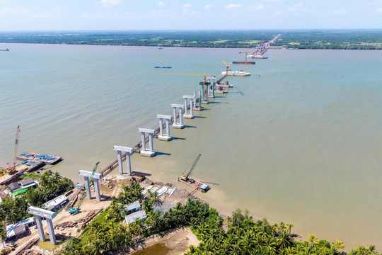 Tiến độ thi công cầu Đại Ngãi nối Vĩnh Long - Cần Thơ: Phấn đấu hoàn thành năm 2028