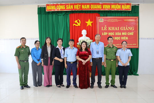 Khai giảng lớp xóa mù chữ cho học viên cai nghiện ma túy