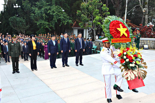 Lãnh đạo tỉnh Lâm Đồng dâng hương tưởng niệm các Anh hùng liệt sĩ