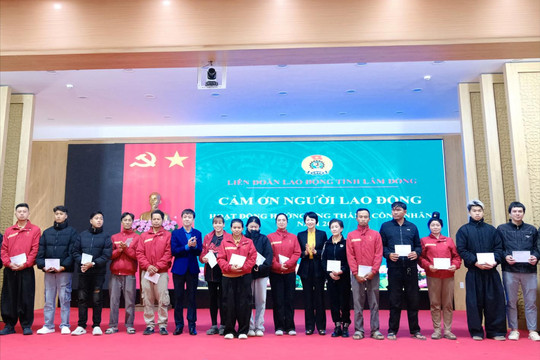 Phó Bí thư Tỉnh ủy Lâm Đồng Phạm Thị Phúc dự chương trình “Cảm ơn người lao động”