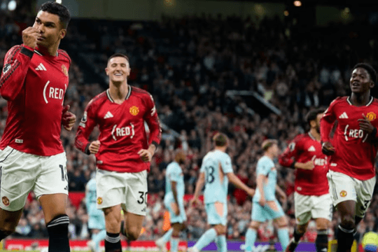 Man Utd thắng sát nút Brentford: Casemiro và Sesko giúp Quỷ đỏ xây chắc vị trí top 3