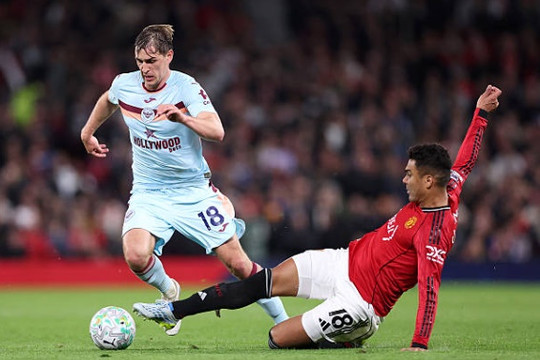 Casemiro rực sáng giúp Manchester United hạ Brentford 2-1 tại Old Trafford