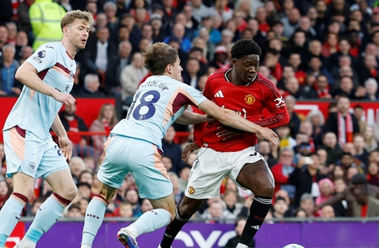 Kobbie Mainoo rực sáng giúp Manchester United đánh bại Brentford 2-1 tại Old Trafford