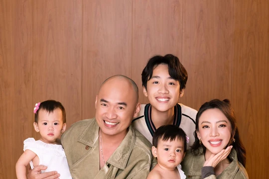 Thu Trang và Tiến Luật lo lắng vì hai con gái sinh đôi nghịch ổ điện