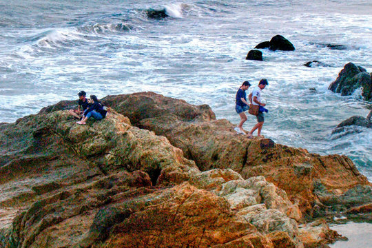 Ong Dia Rock Beach: Where the Sea Whispers and the Rocks Tell Stories