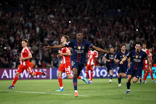 PSG 5-4 Bayern Munich: Khi triết lý của Vincent Kompany gục ngã trước sai lầm cá nhân