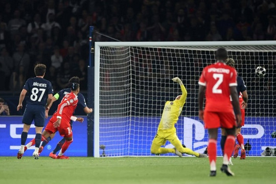 Vì sao Ngoại hạng Anh khó tạo ra màn rượt đuổi tỷ số bùng nổ như PSG và Bayern