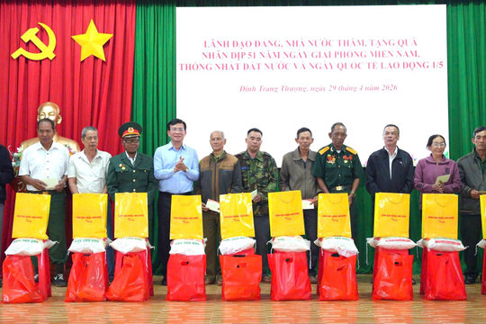 Chairman of Lam Dong Provincial People’s Committee Ho Van Muoi Visits and Presents Gifts to Policy Beneficiary Families in Dinh Trang Thuong Commune