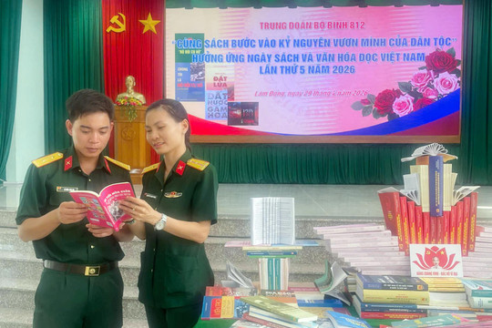 Cán bộ, chiến sĩ Trung đoàn Bộ binh 812 hưởng ứng Ngày Sách và Văn hóa đọc