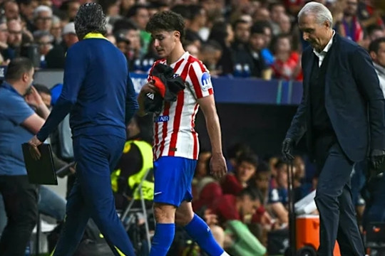 Chấn thương của Julian Alvarez khiến Atletico Madrid lo sốt vó trước trận tái đấu Arsenal