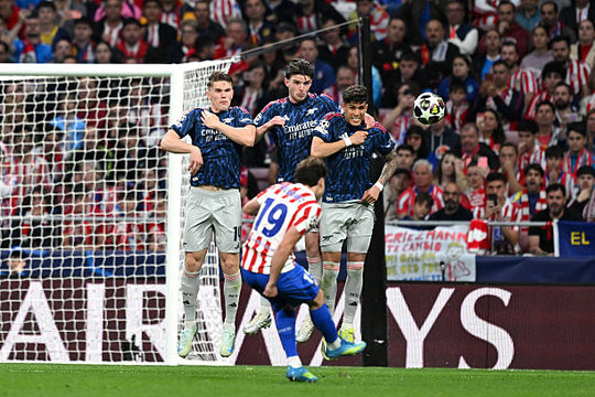 Arsenal cầm hòa Atletico Madrid: Viktor Gyokeres và Julian Alvarez rực sáng tại bán kết Champions League