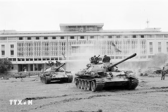 51 năm thống nhất đất nước: Đảng ta muôn vạn tấm lòng, niềm tin