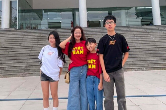 Ốc Thanh Vân tái xuất cùng 3 con: Con trai cả Coca cao lớn vượt mẹ nửa cái đầu