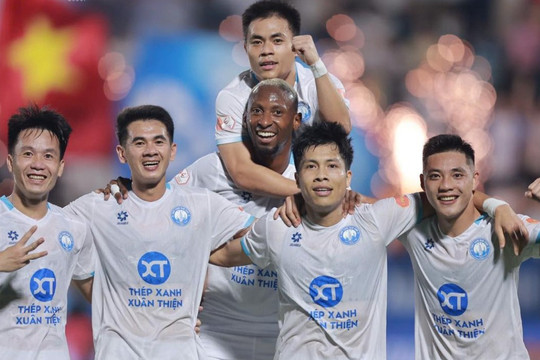Nam Định thắng thuyết phục CA TPHCM 2-0: Đẳng cấp xoay tua của nhà vô địch