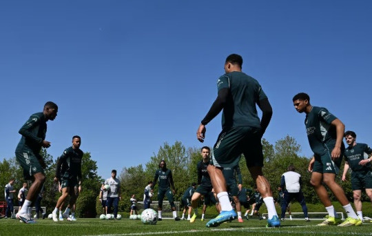 Arsenal trước trận Fulham: Lo ngại về Odegaard và cú hích từ Riccardo Calafiori