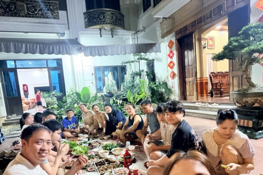 Hòa Minzy sum họp gia đình tại Bắc Ninh và lý do ông xã vắng mặt trong ngày lễ