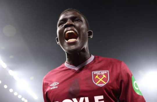 Man Utd nhắm chiêu mộ El Hadji Malick Diouf từ West Ham nhằm tìm người kế vị Luke Shaw