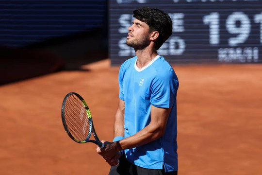 Carlos Alcaraz rút lui khỏi Roland Garros: Góc khuất chấn thương từ thói quen sinh hoạt