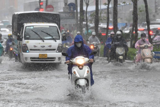 Thời tiết ngày 3/5: Bắc Bộ mưa to diện rộng, Nam Bộ nắng nóng