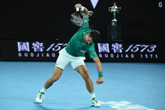 Đập vợt trong tennis: Khi cơn thịnh nộ trở thành nghệ thuật và hiểm họa sự nghiệp
