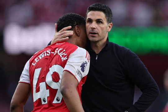 Myles Lewis-Skelly rực sáng tại trung lộ: Lời giải cho bài toán thể lực của Arsenal