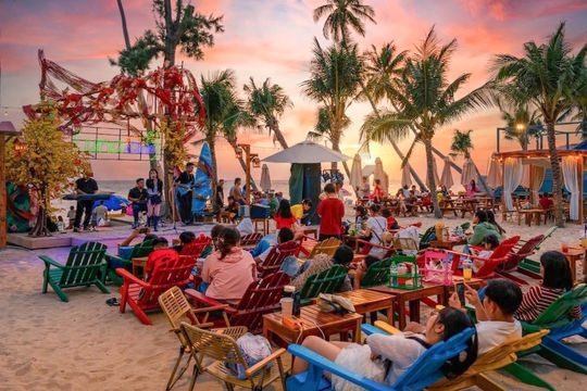 Vietnam posts record tourism surge in four months