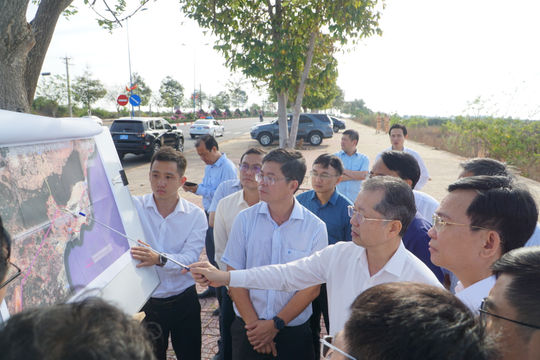 Chánh án TAND Tối cao Nguyễn Văn Quảng khảo sát các dự án động lực ven biển Lâm Đồng