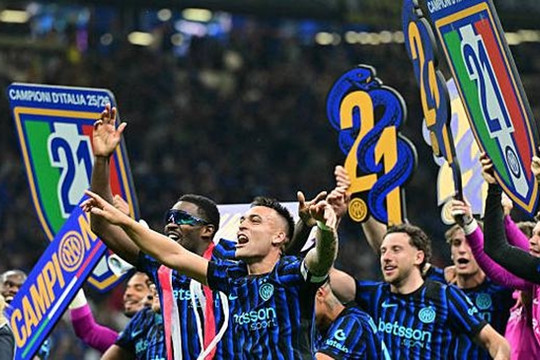 Inter Milan hạ Parma 2-0, chính thức đoạt Scudetto thứ 21 sớm ba vòng đấu