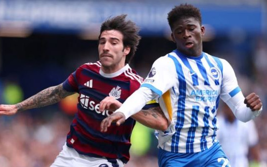Sandro Tonali hay Carlos Baleba: Ai là đối tác hoàn hảo nhất cho Kobbie Mainoo tại MU?