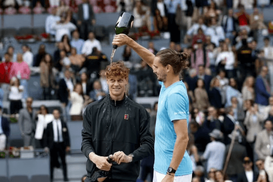 Sinner thống trị Madrid Open 2026: Zverev thua sốc sau 58 phút và lời thỉnh cầu khó tin