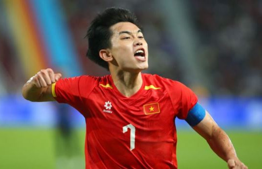 Nguyễn Đình Bắc 2026 và Nguyễn Quang Hải 2018: Màn đối trọng của hai thế hệ vàng