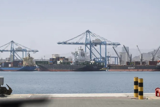 Iran triển khai tên lửa và UAV tại eo biển Hormuz đối phó tàu sân bay Mỹ