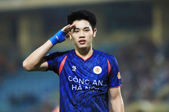 Nguyễn Đình Bắc bùng nổ với 8 bàn thắng sau 6 trận tại V-League 2026