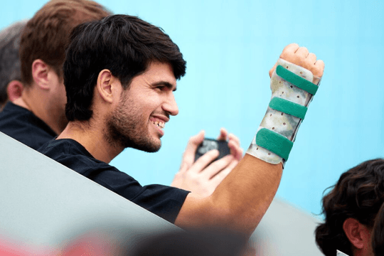 Carlos Alcaraz rút lui khỏi Roland Garros: Chấn thương cổ tay và bài học về kỷ luật