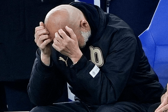 Manchester City hòa kịch tính 3-3 trước Everton: 13 phút thảm họa đe dọa ngôi vương