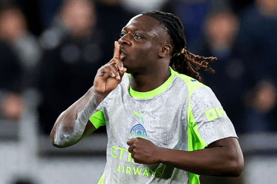 Jeremy Doku lập siêu phẩm phút 90+7 giúp Man City hòa nghẹt thở 3-3 trước Everton