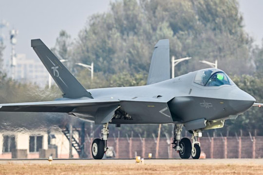 J-35AE: Tham vọng xuất khẩu tiêm kích tàng hình thế hệ 5 của Trung Quốc