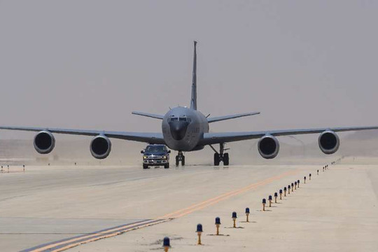 Máy bay tiếp dầu KC-135 của Mỹ phát tín hiệu khẩn cấp và mất dấu tại vịnh Ba Tư