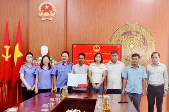 Khai sinh cho thanh niên bị bỏ rơi 12 năm trước ở xã Nâm Nung