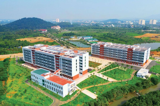Tuyển sinh 2026: 16 điểm khối C00 nên chọn trường nào ở Hà Nội, TP.HCM?