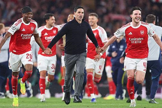 Arsenal thăng hoa hướng tới cú đúp danh hiệu và nỗi cay đắng của Liverpool tại Premier League