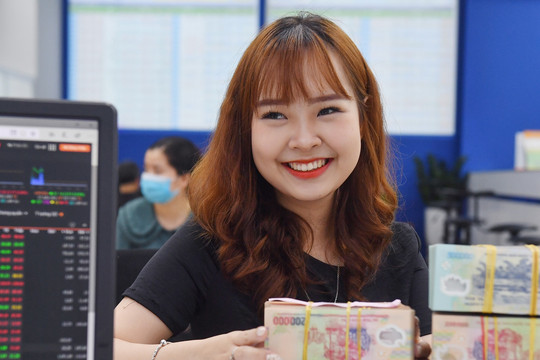 Lãi suất ngân hàng ngày 7/5/2026: Thanh khoản bớt nóng, lãi suất liên ngân hàng biến động trái chiều