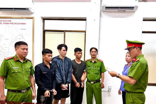 TP.HCM: Tạm giữ 3 thanh niên dùng mũ bảo hiểm tấn công người đi đường tại phường Tam Thắng