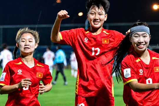 U17 nữ Việt Nam hạ Myanmar bằng hai siêu phẩm đá phạt, giành vé vào tứ kết châu Á