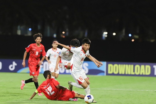 U17 Việt Nam hạ Yemen 1-0: Đậu Quang Hưng tỏa sáng đưa đội quân HLV Roland dẫn đầu bảng